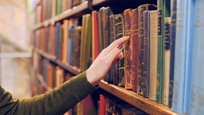 London_Library_Bookshop_mare